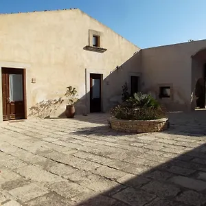 https://agriturismo-valle-di-chiaramonte.sicilyhotelsitaly.net